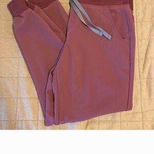 Figs mauve Medium elastic Joggers with Relaxed Fit and Lightweight Fabric